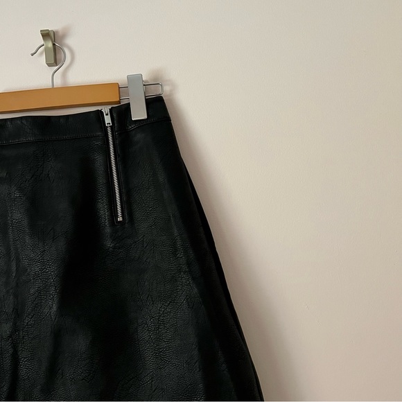 Premium snake skin faux leather mini skirt in black size small- Zara - Picture 2 of 7